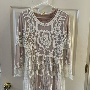 NWT Yelete Tan and White Floral Lace Top